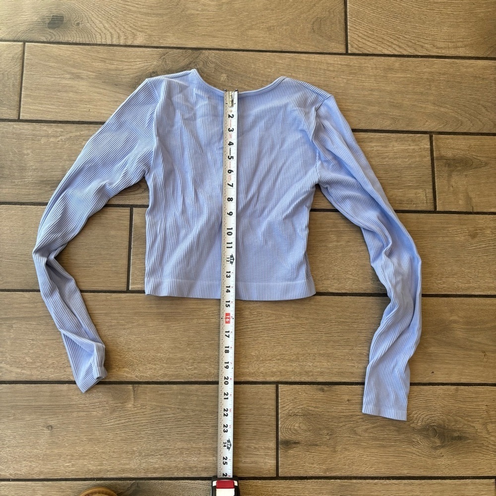 Urban Outfitters Lavender, blue-violet Ribbed Snap-Front Long Sleeve Crop Top - Picture 5 of 8